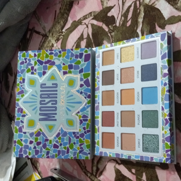 Mosaic eyeshadow box 15 colors - Picture 2 of 5